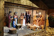 Krippe mit Holzfiguren auf dem Ingolstädter Christkindlmarkt (©Foto: Martin Schmitz)